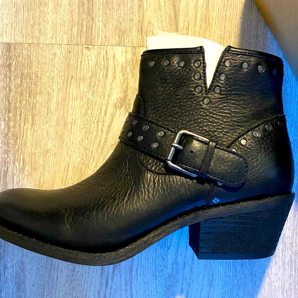 👢 NEW Sofft Aileen ankle boot